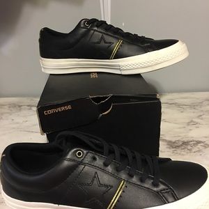 Converse one star ox black / gold low top